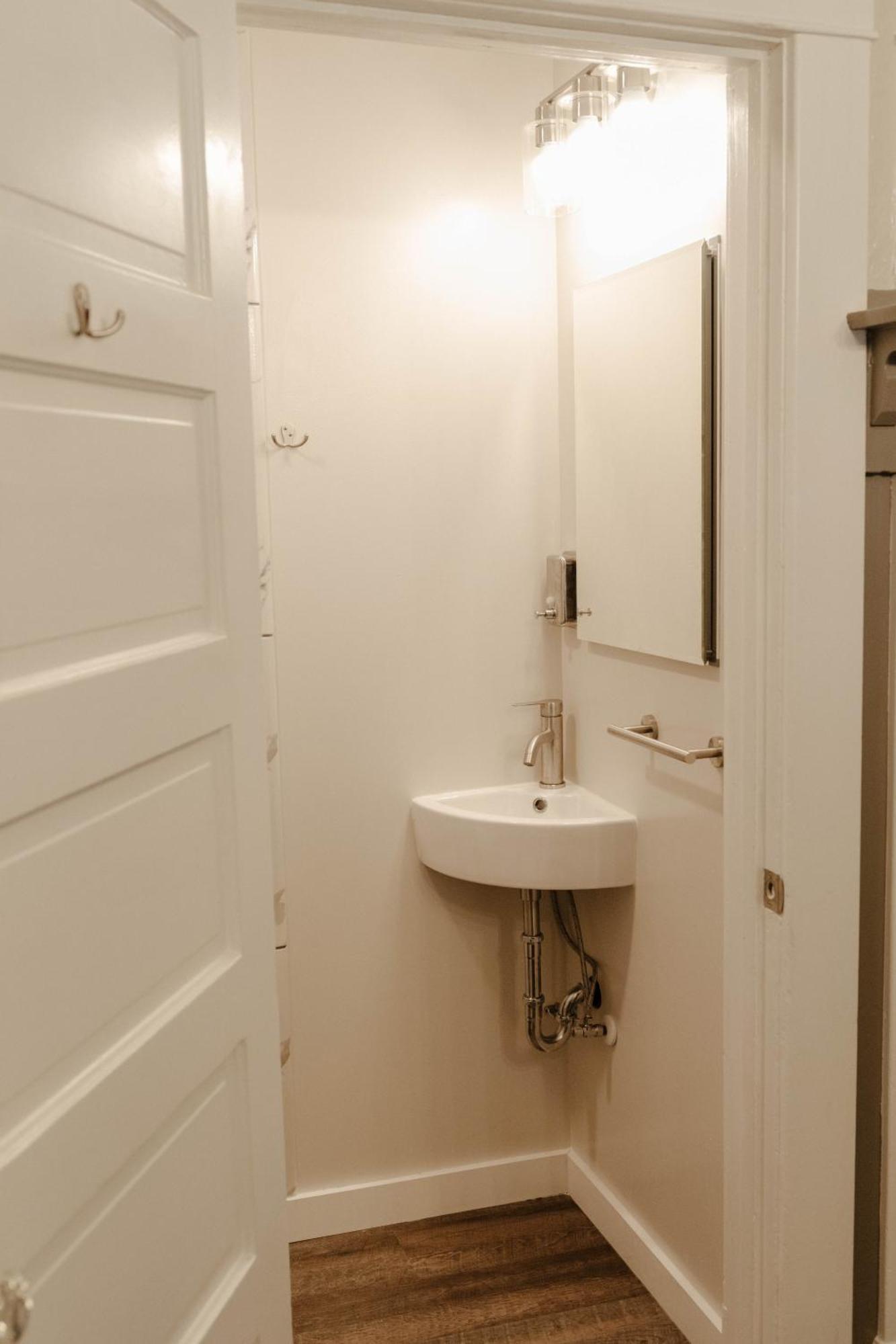 Central Tacoma Triplex Екстериор снимка